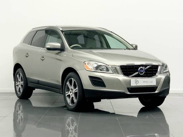 Volvo XC60 2.4 D5 [205] SE Lux 5dr AWD Geartronic Estate Diesel Metallic Gold