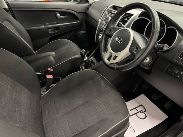 Kia Venga 1.4 EcoDynamics 2 5dr Hatchback Petrol Blue