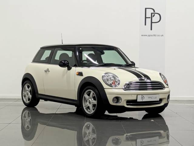 Mini Hatchback 1.6 Cooper 3dr Hatchback Petrol White