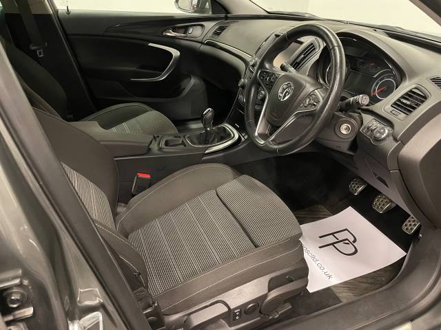 Vauxhall Insignia 1.4T SRi Nav 5dr [Start Stop] Hatchback Petrol Metallic Grey