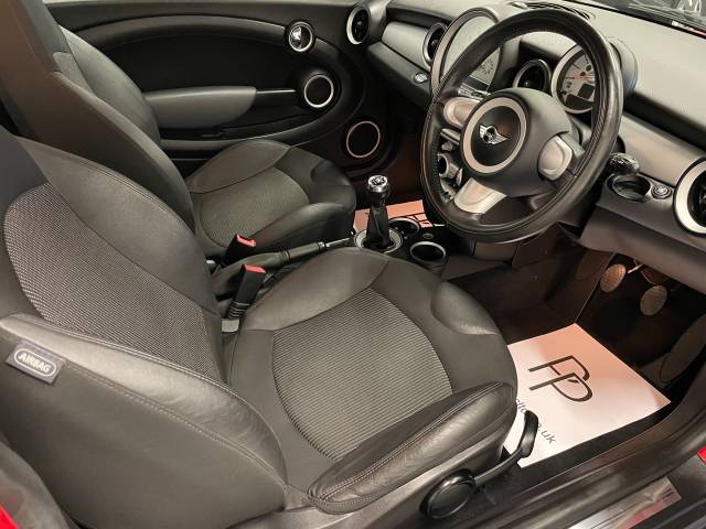 Mini Hatchback 1.6 Cooper [122] 3dr Hatchback Petrol Chilli Red