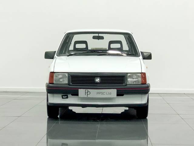 Vauxhall Nova 1.2 Merit Saloon Petrol White