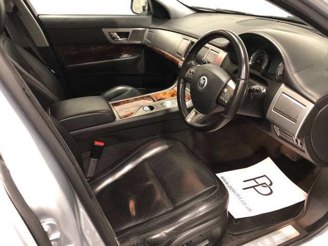 Jaguar XF 3.0d V6 Premium Luxury 4dr Auto Saloon Diesel Metallic Silver