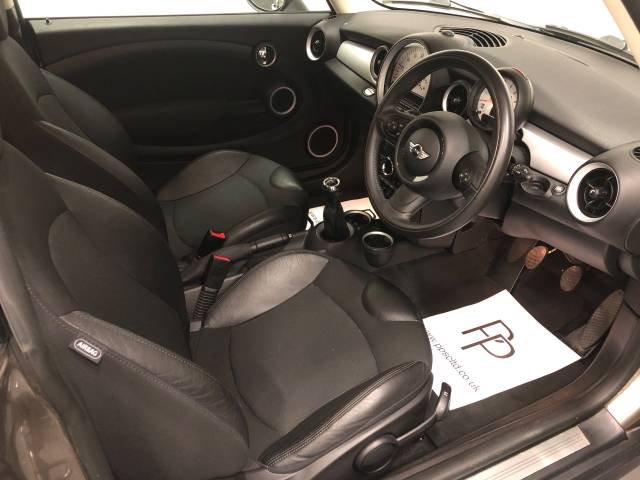 2011 Mini Hatchback 1.6 Cooper D 3dr