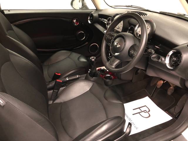 Mini Clubman 1.6 Cooper D 5dr Estate Diesel Pepper White