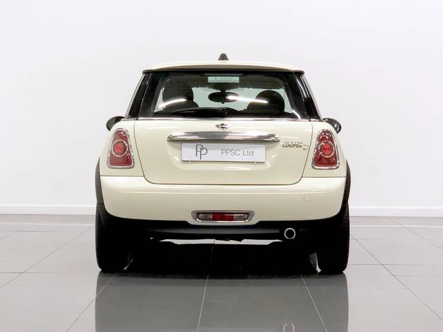 Mini Hatchback 1.6 Cooper D 3dr Hatchback Diesel White