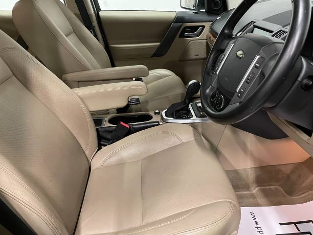 Land Rover Freelander 2.2 Td4 HSE 5dr Auto Estate Diesel Metallic Silver