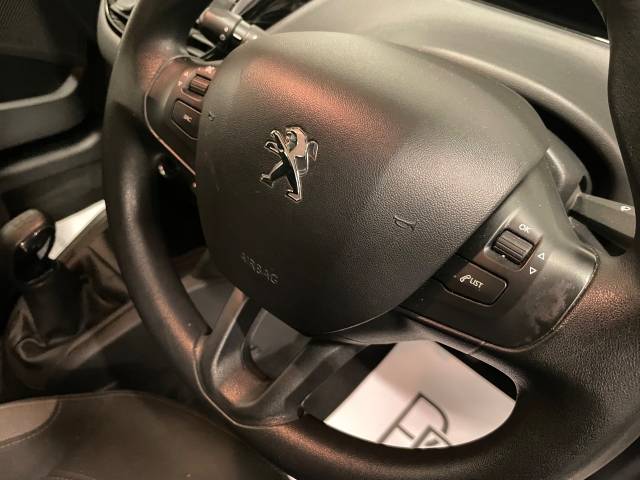 2013 Peugeot 208 1.2 VTi Active 5dr