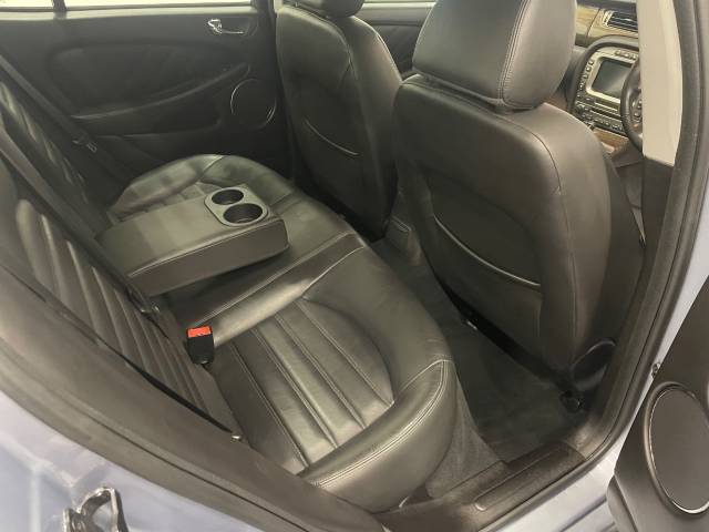 Jaguar X-Type 2.2d SE 2009 4dr Auto Saloon Diesel Metallic Ice Blue