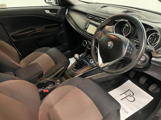 2015 Alfa Romeo Giulietta 2.0 JTDM-2 Distinctive 5dr