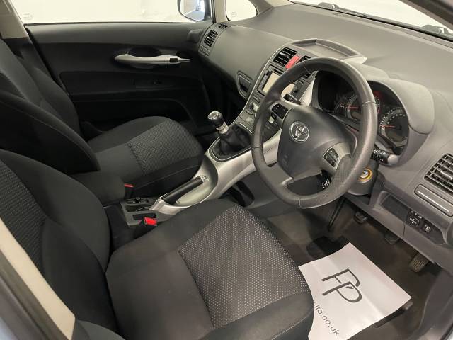 2012 Toyota Auris 1.6 V-Matic Colour Collection 5dr