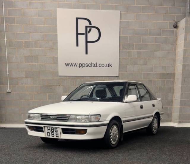 Toyota Corolla 1.6 COROLLA E90 Saloon Petrol White