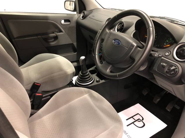 2003 Ford Fiesta 1.6 Ghia 5dr